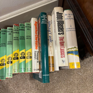 AGATHA CHRISTIE BOOKS GROUPING - P215