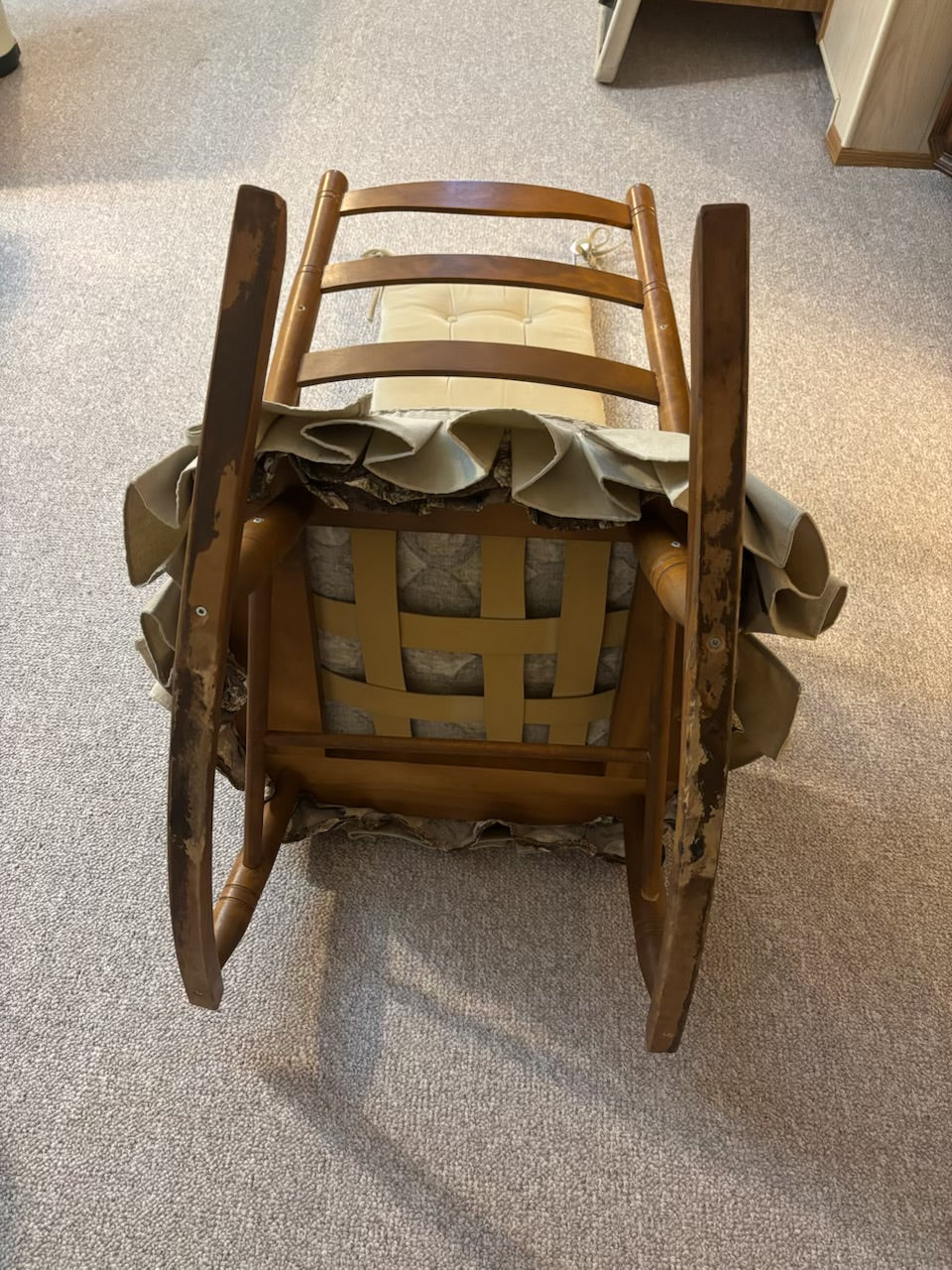 K507B Vintage rocking chair with solid wood frame