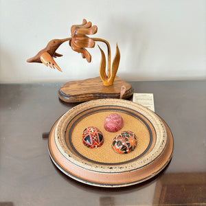 COLLECTIBLES GROUPING (CARVED WOODEN HUMMINGBIRD AND MORE) - P287