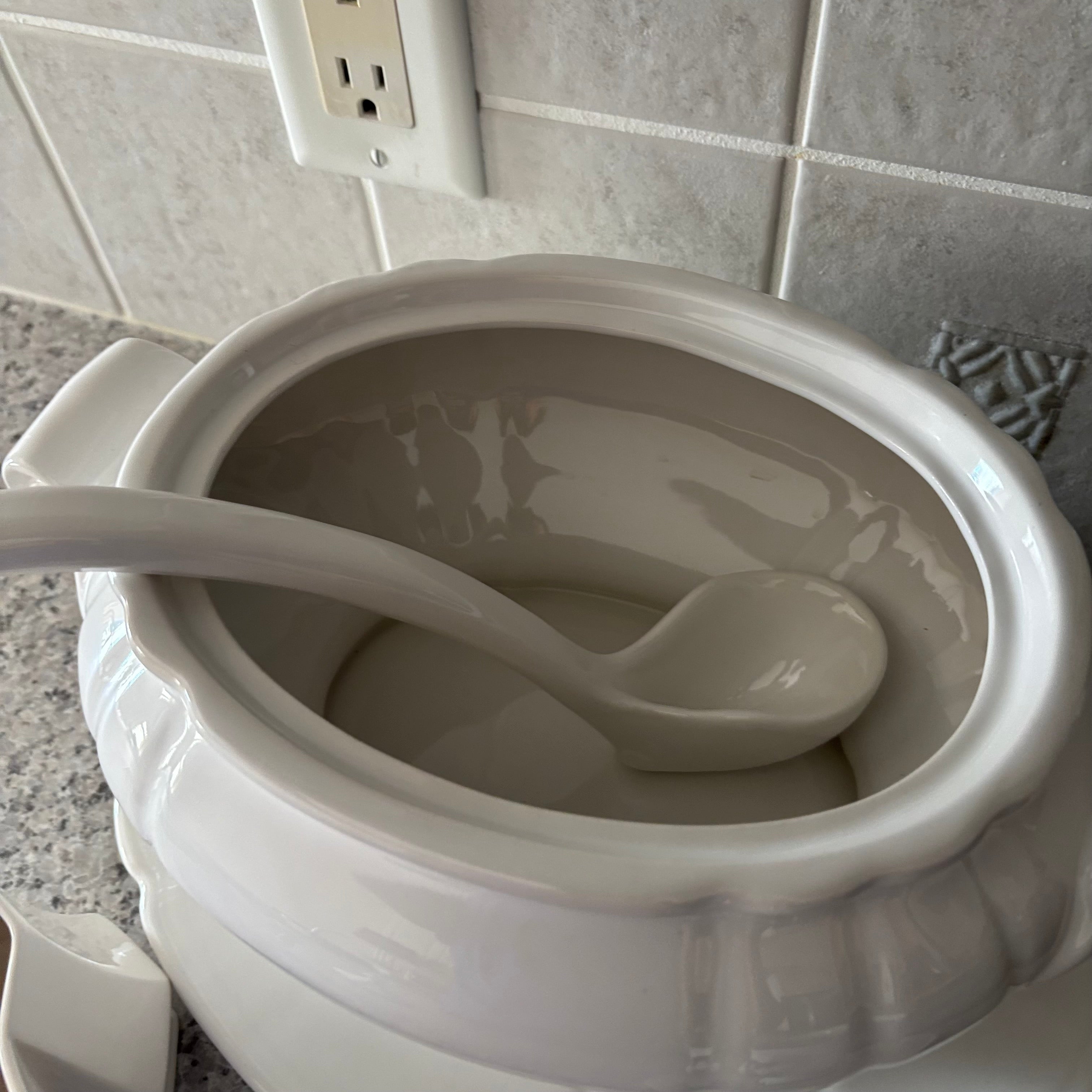 E891 Soup tureen kitchen grouping