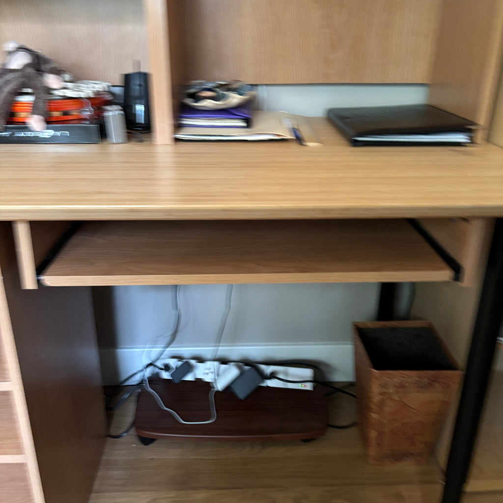 D189 Simple Home Office Desk with 2 Small Upper Organizer’s (contents not included)
