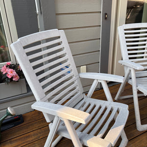 2 Plastic Patio Chairs and Side Table - M354