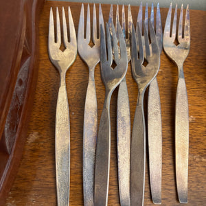 VINTAGE SILVER PLATED COMMUNITY FLATWARE WITH FLATWARE CASE AND MORE - P346