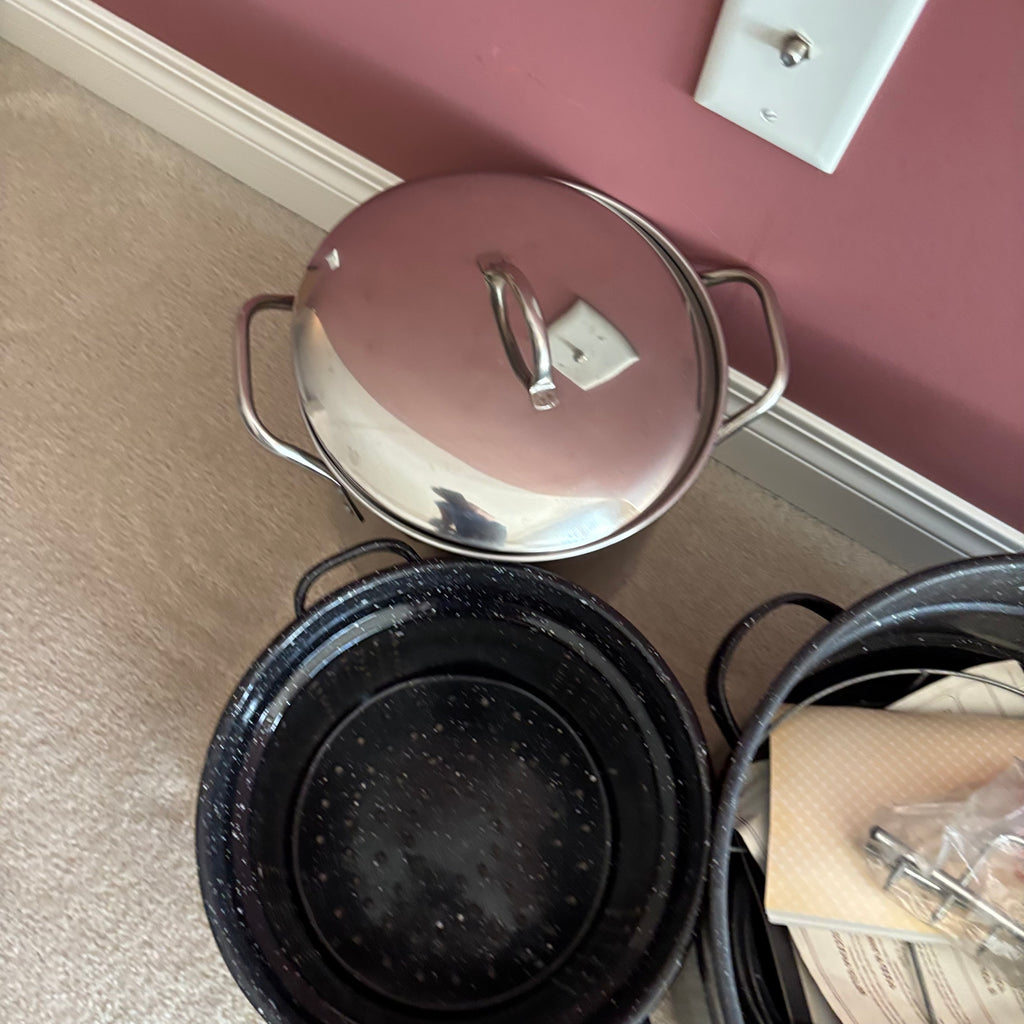 E888 Vintage Kitchen grouping (Roaster and more)