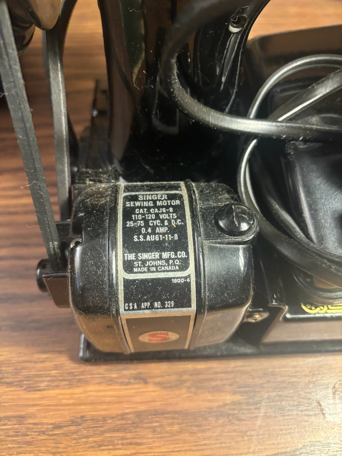 K518B Vintage singer sewing machine