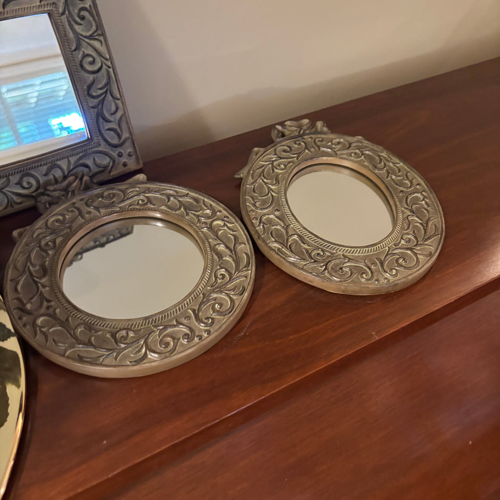 E863 Home decor grouping (faux roses and more)