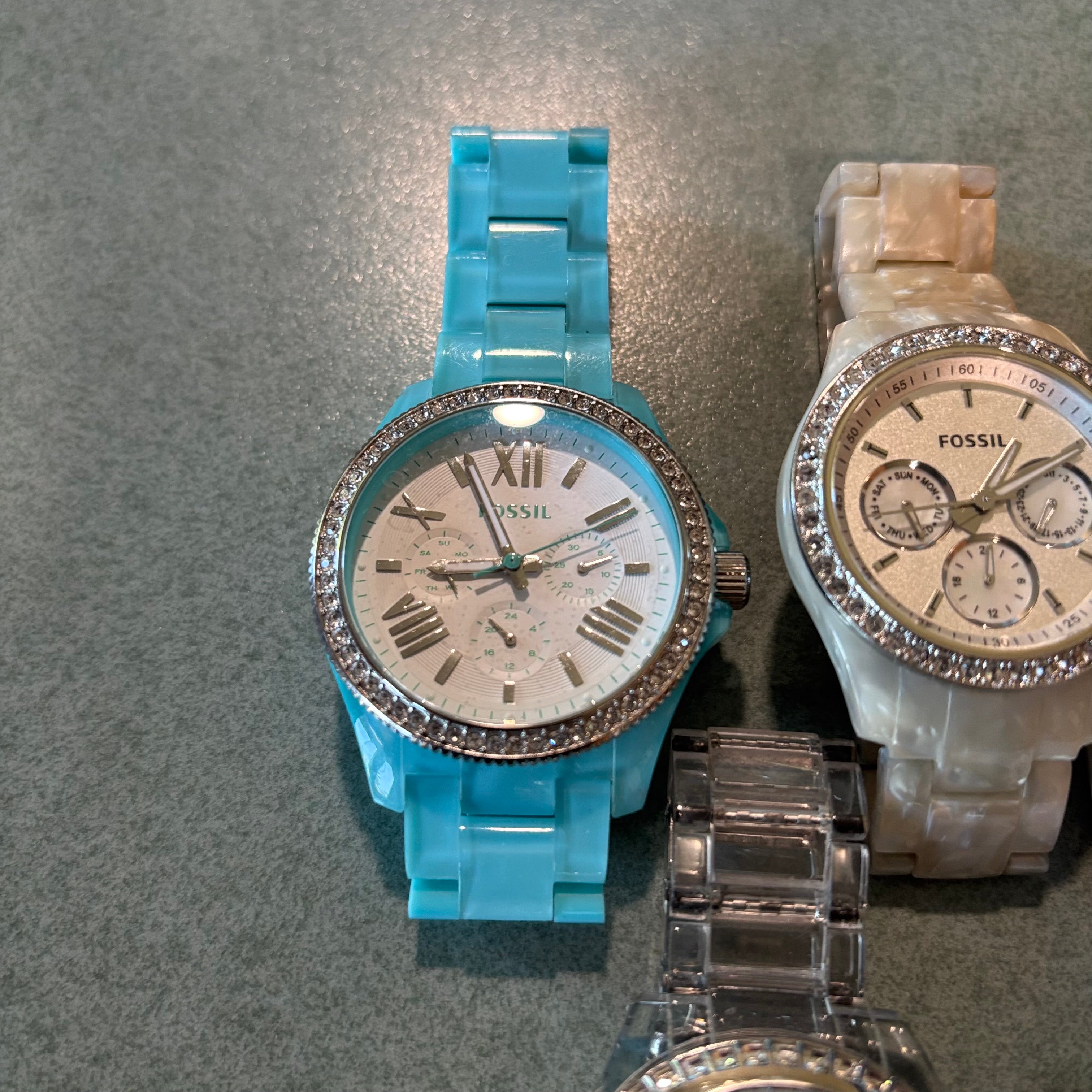 D100 Fossil Watches Grouping (plastic bands)