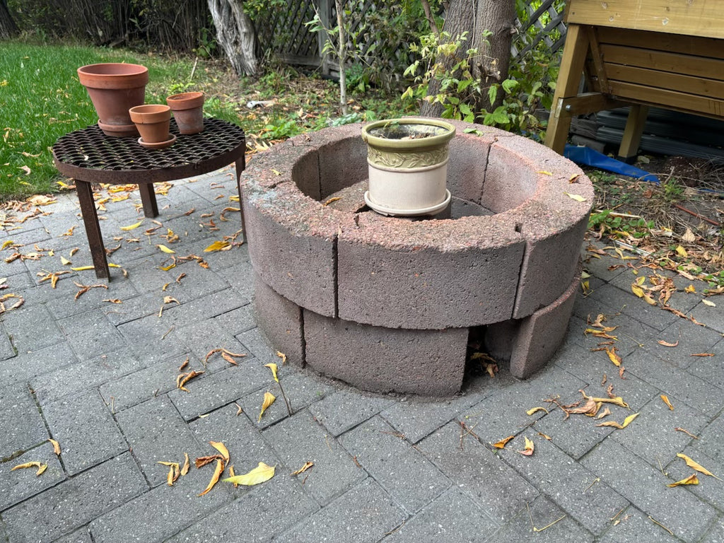 E326 Concrete fire pit bricks with metal fire pit insert