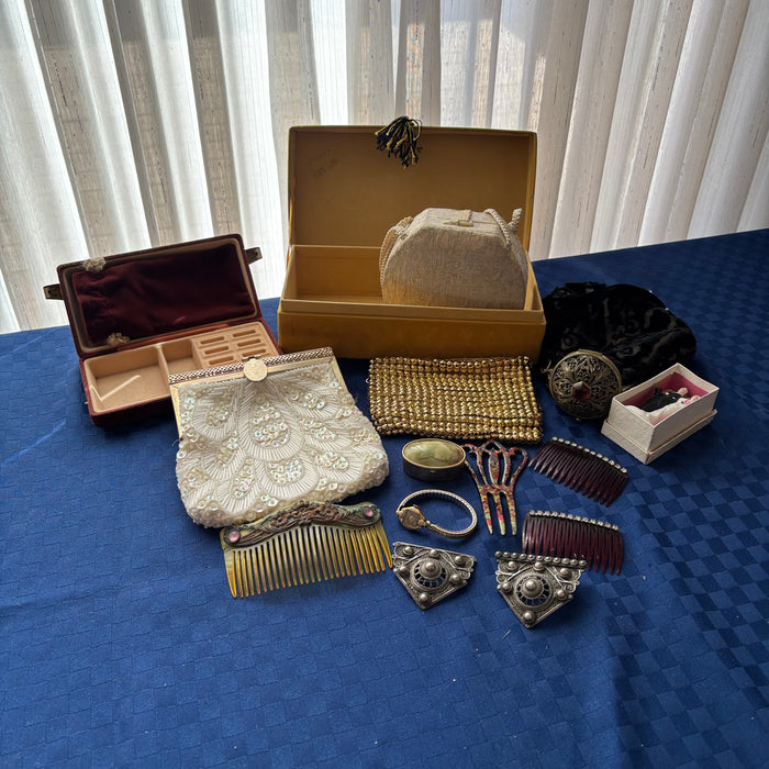 VINTAGE PURSES AND MORE GROUPING - P296