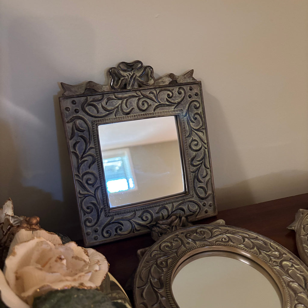 E863 Home decor grouping (faux roses and more)