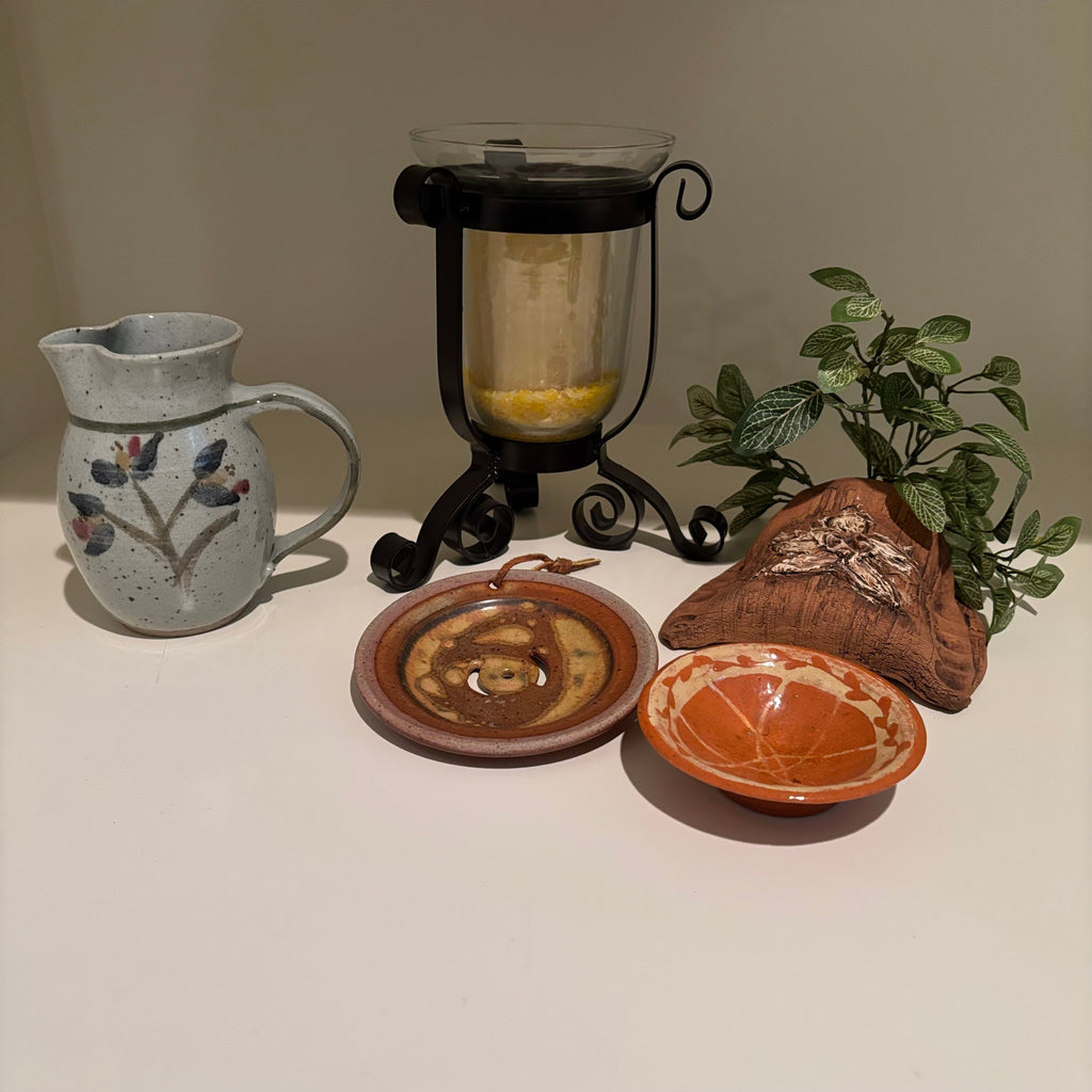 E865 Home decor grouping (earthenware and more)