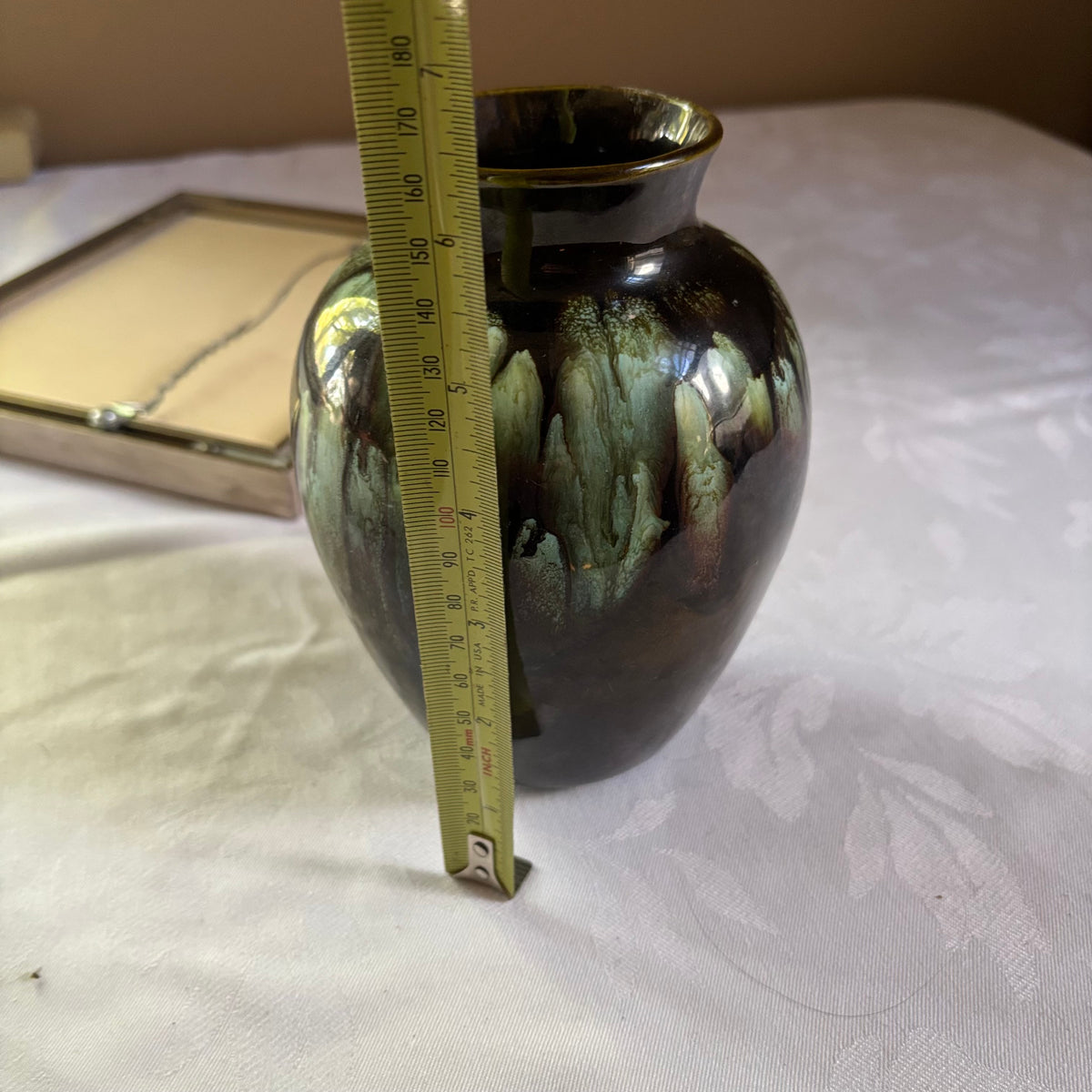 E157 Vintage artwork and pottery vase