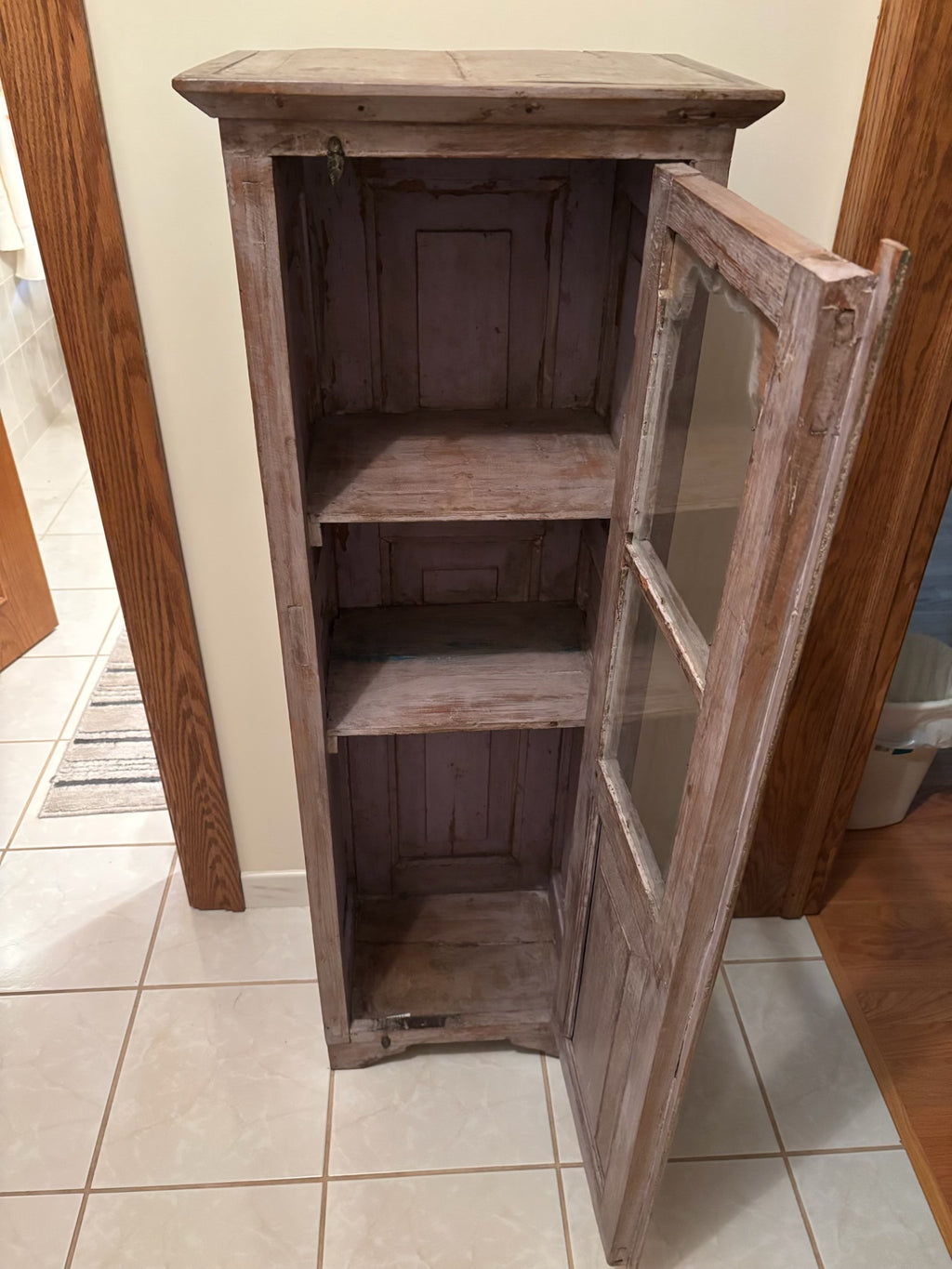 F209C Wooden accent cabinet with shabby chic finish