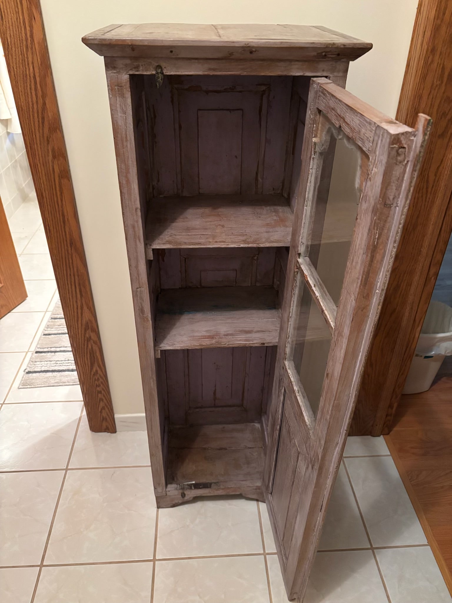 F209C Wooden accent cabinet with shabby chic finish