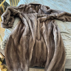 YAEGERS FURS LTD XXL SPLIT SKIN DYED MINK COAT AND FUR HAT - P272