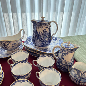 157 PIECE VINTAGE ROYAL CROWN DERBY BLUE MIKADO CHINA (IN EXCELLENT CONDITION) - P104