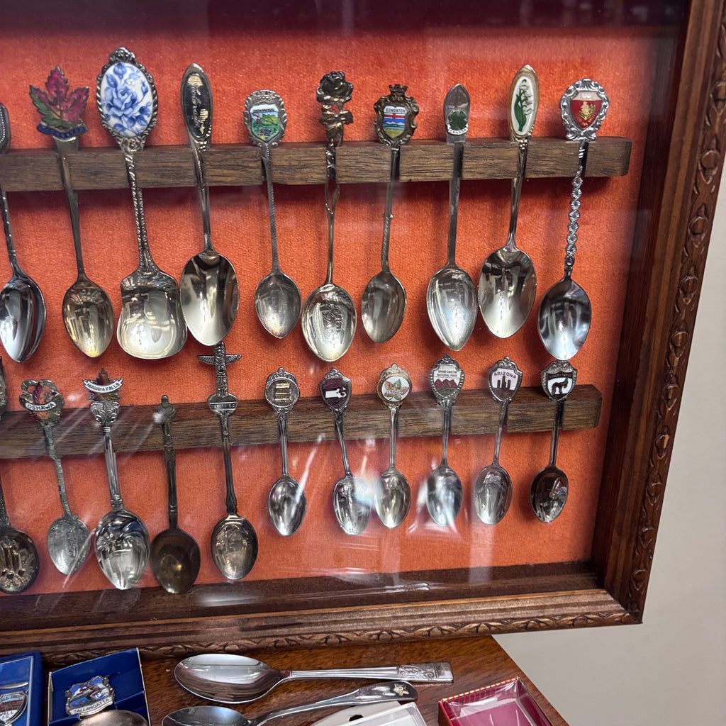 K405 Vintage collector spoons grouping