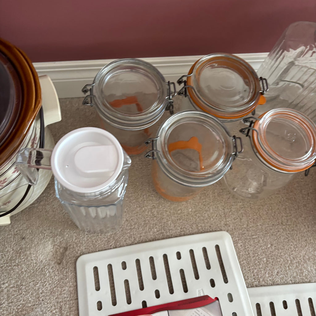 E895 Kitchen grouping (crockpot and more)