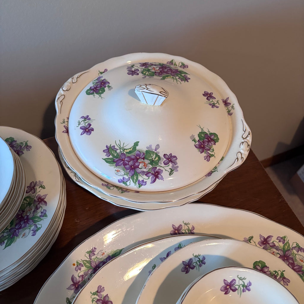 X259 58 Piece Vintage Imperial Porcelain China grouping