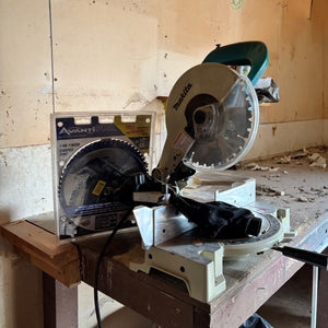 Makita Compound Miter Saw - O433
