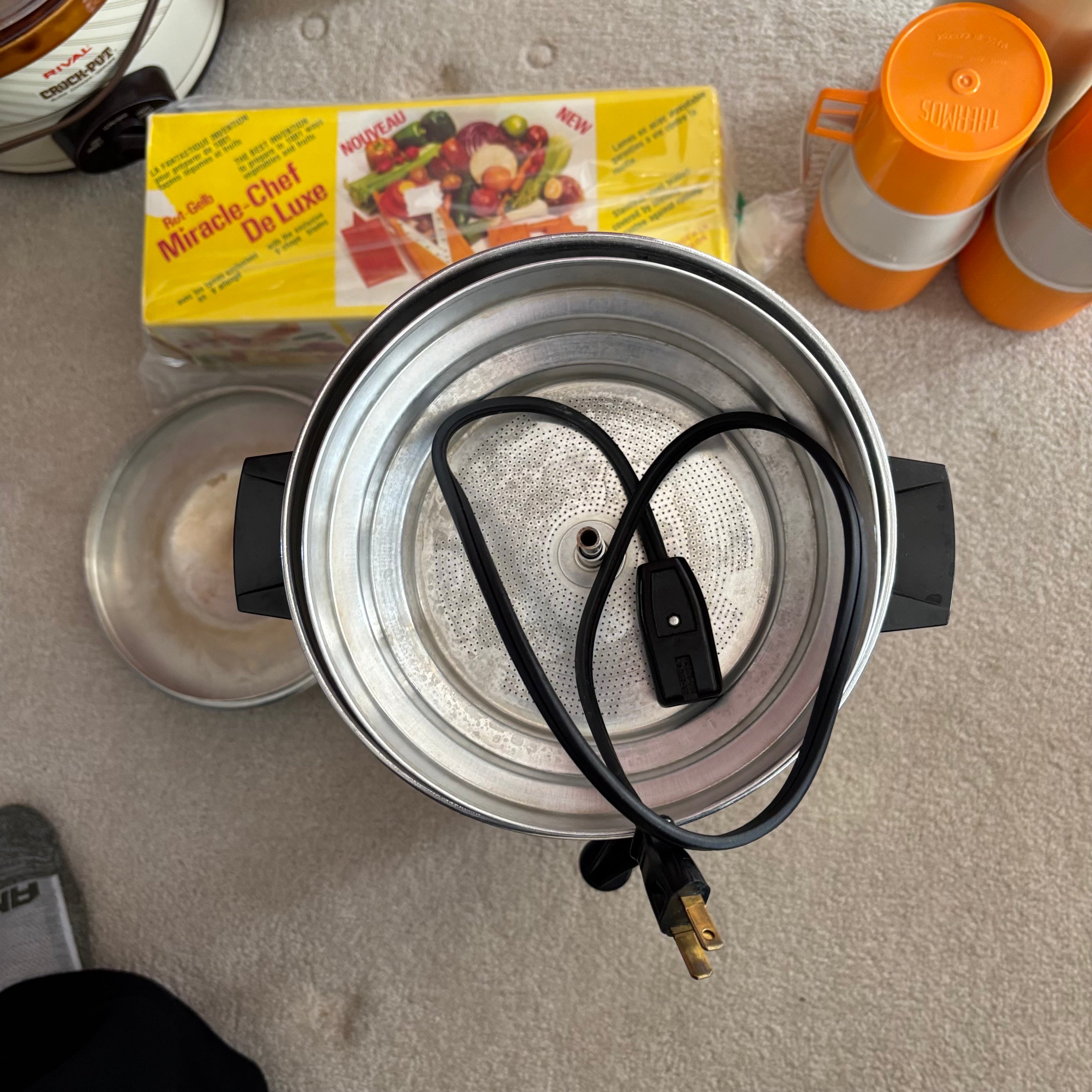 E887 Vintage Kitchen grouping (Thermoses and more)