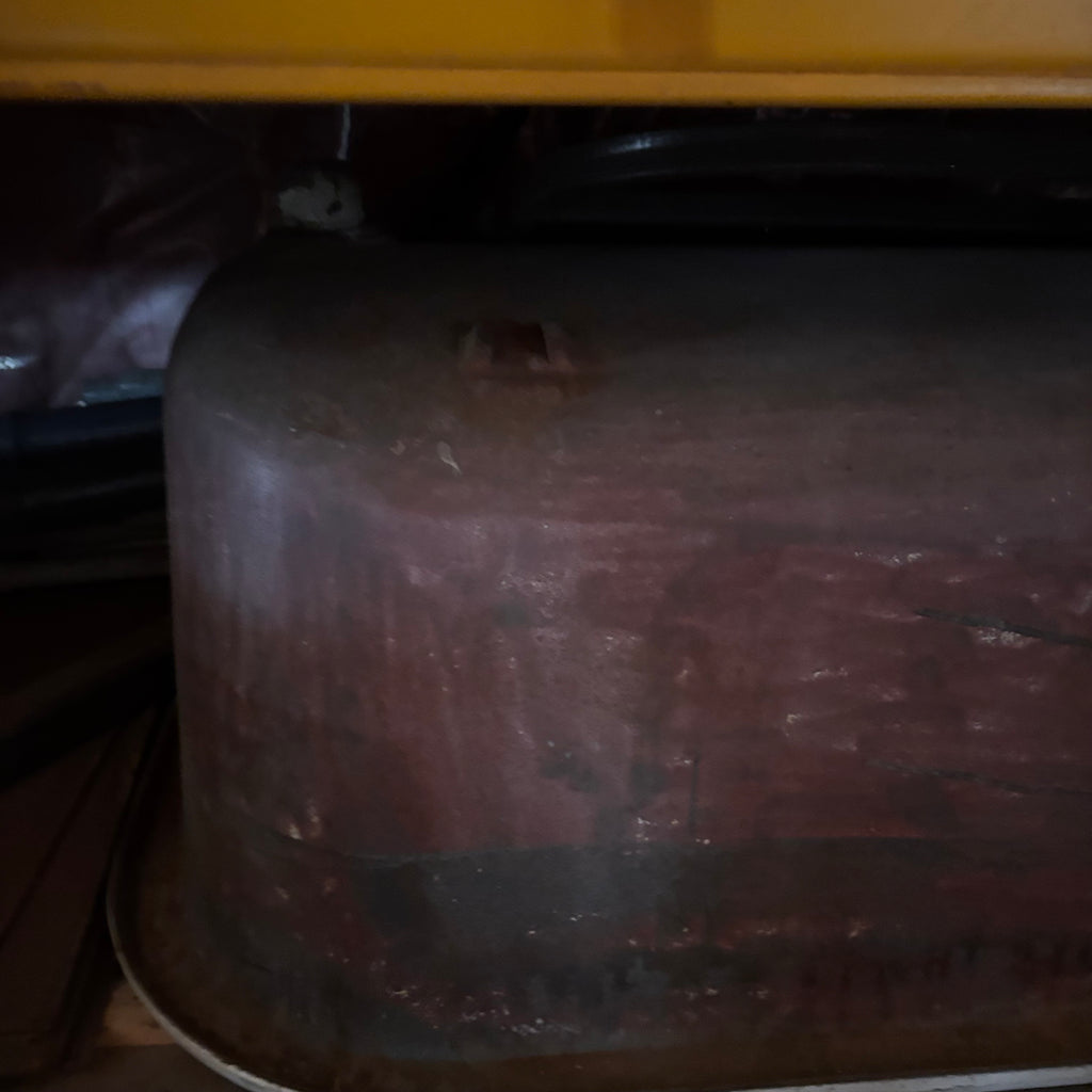 F424 Cast iron bath tub (as is, where is)