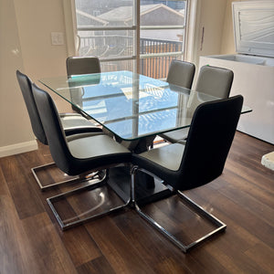 Modern glass top dining table with 6 two tones grey leather chairs - R502