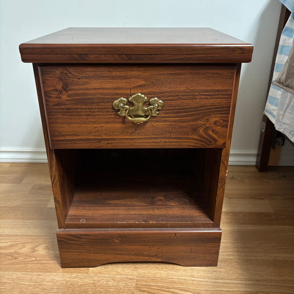 F178 Vintage night stand