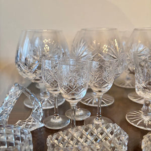 VINTAGE CRYSTAL AND GLASS GROUPING - P108