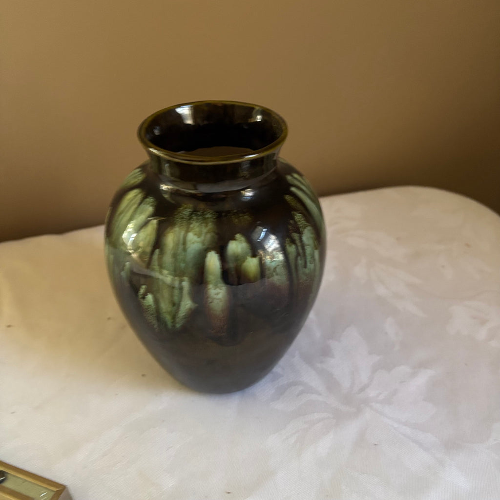 E157 Vintage artwork and pottery vase
