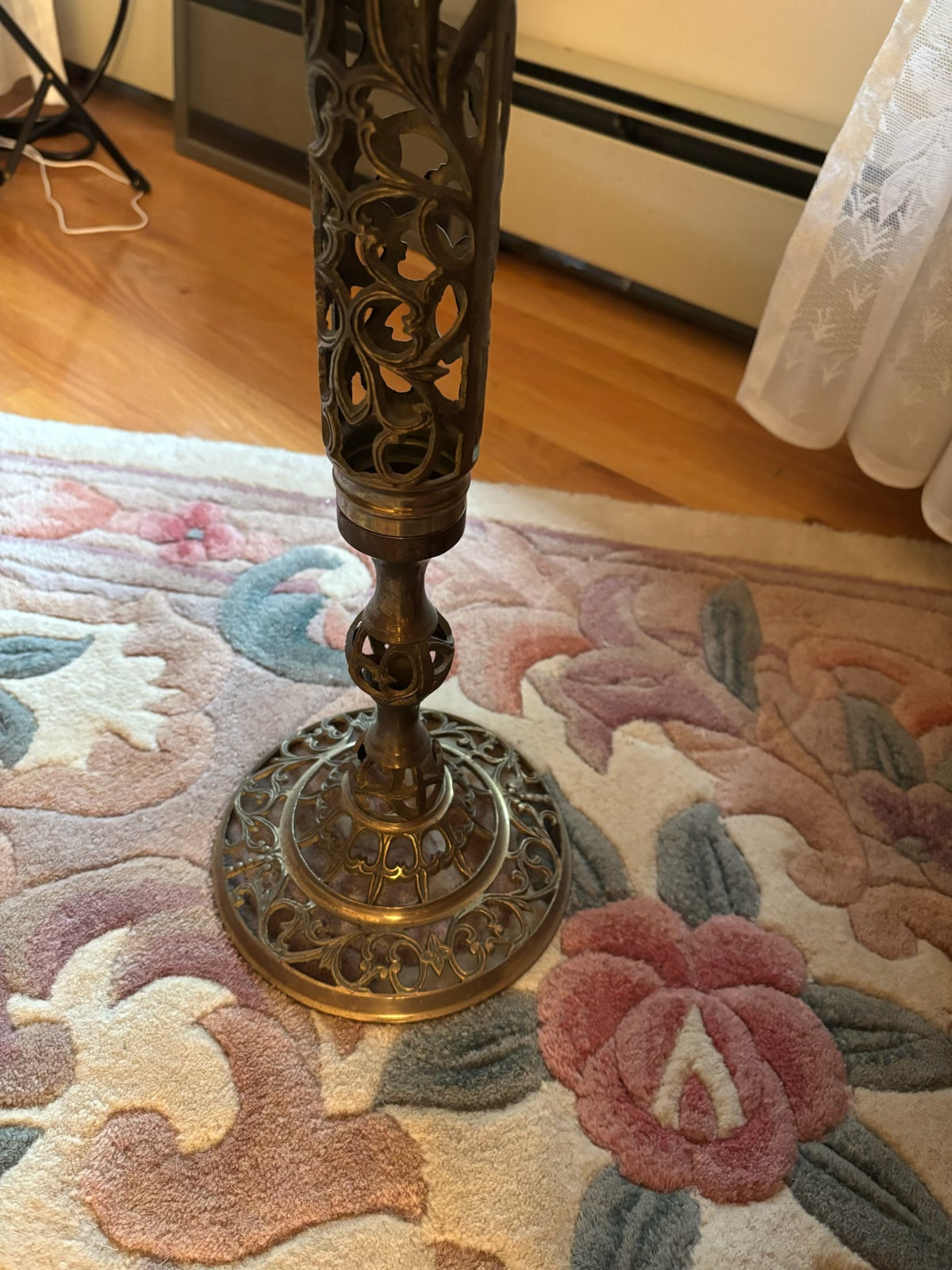 F204C 17.5” tall vintage accent table with heavy metal base and marble top