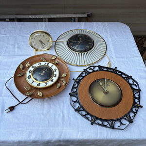 Vintage Clocks Grouping - R402