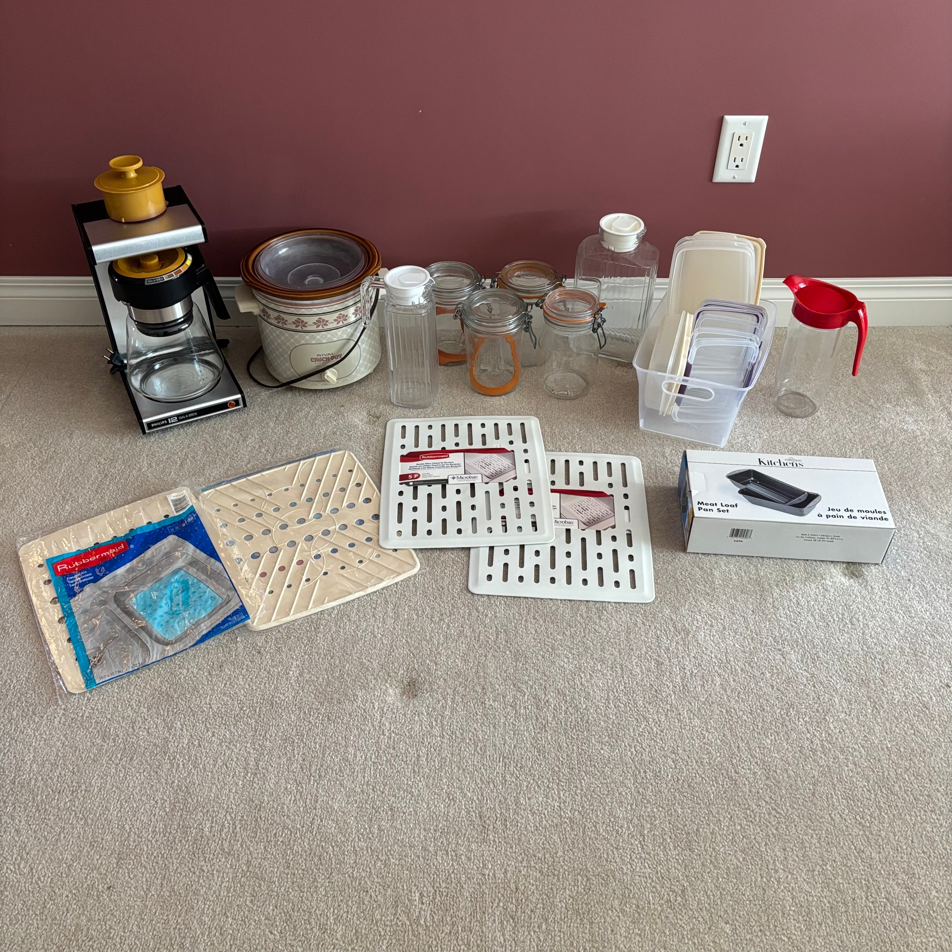E895 Kitchen grouping (crockpot and more)
