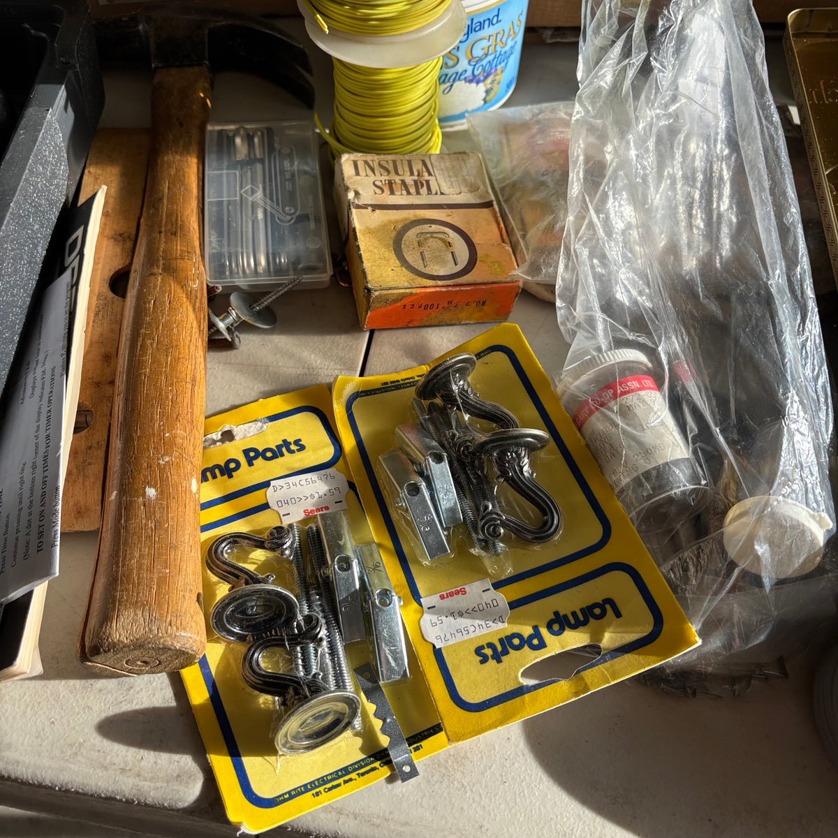 B121 Tool Grouping (screwdrivers and more)