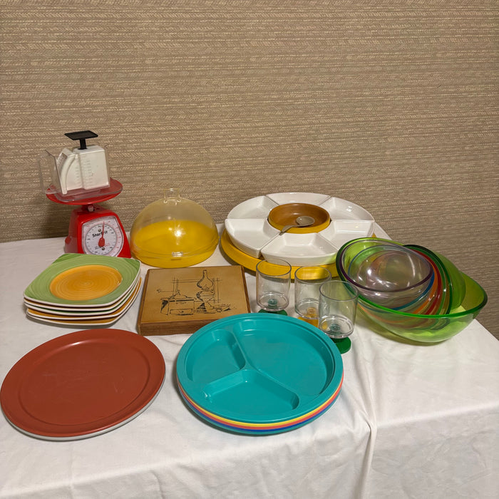 Vintage Kitchen Grouping (Plastic, Wood and More) - R518