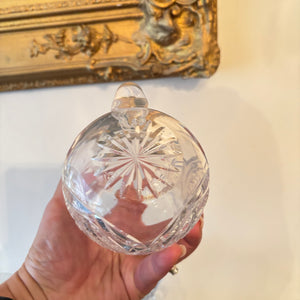 VINTAGE CRYSTAL AND GLASS GROUPING - P108