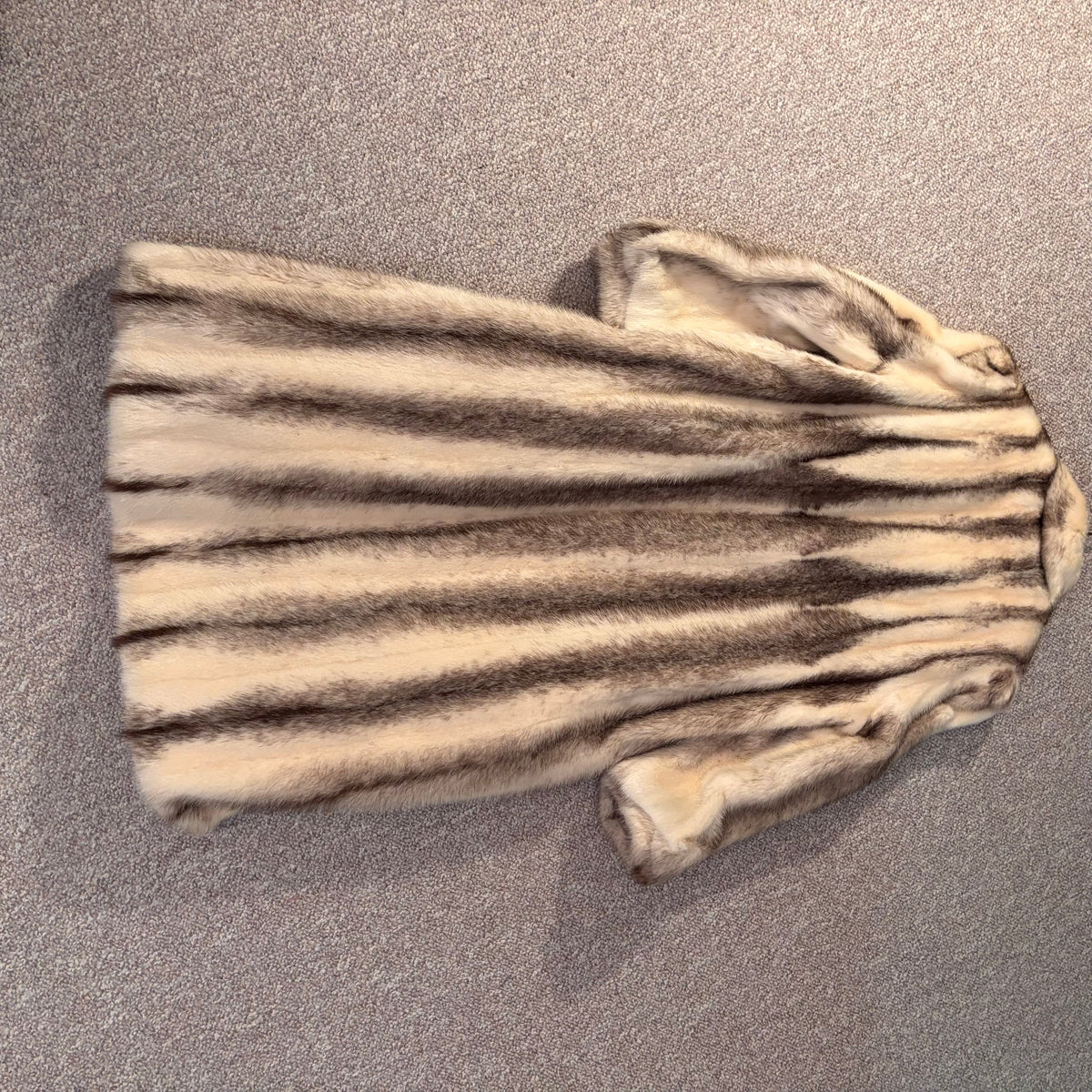 K402 2 vintage fur coats and vintage fur shawl