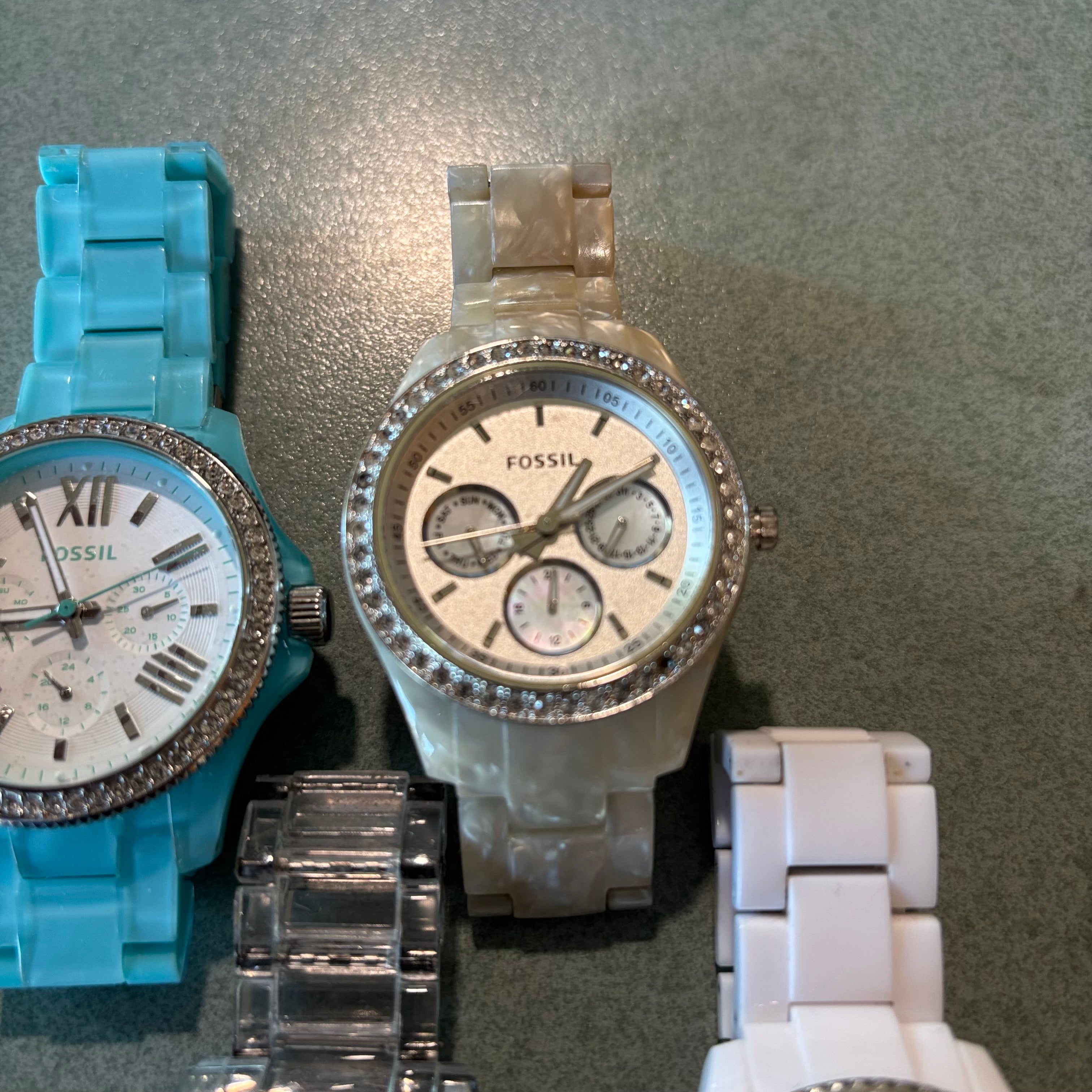 D100 Fossil Watches Grouping (plastic bands)