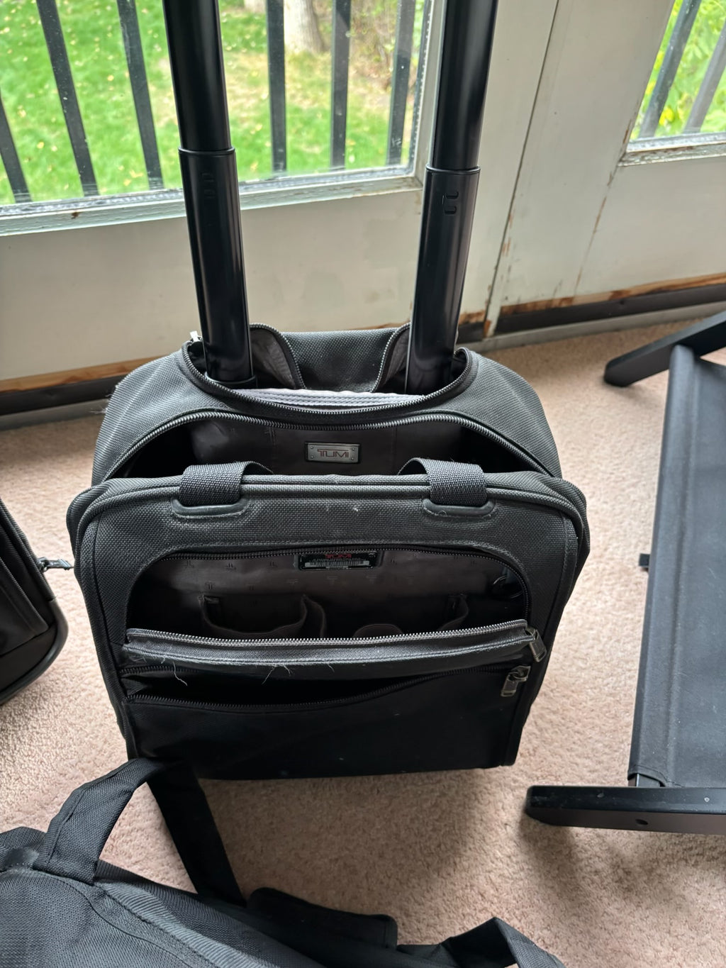 E327 Luggage and bags grouping