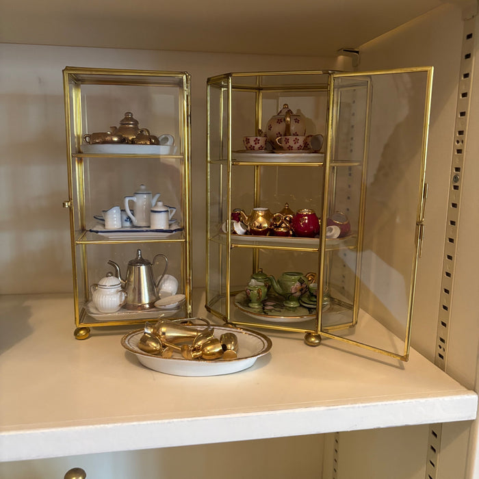 VINTAGE MINI TEACUPS WITH 2 DISPLAY CASES - P257