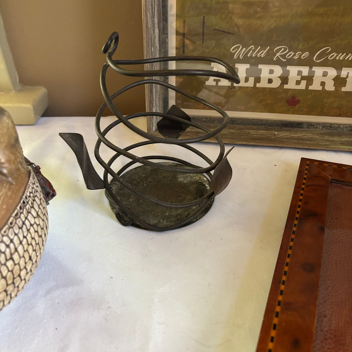 E156 Decor grouping (armadillo wine bottle holder and more)