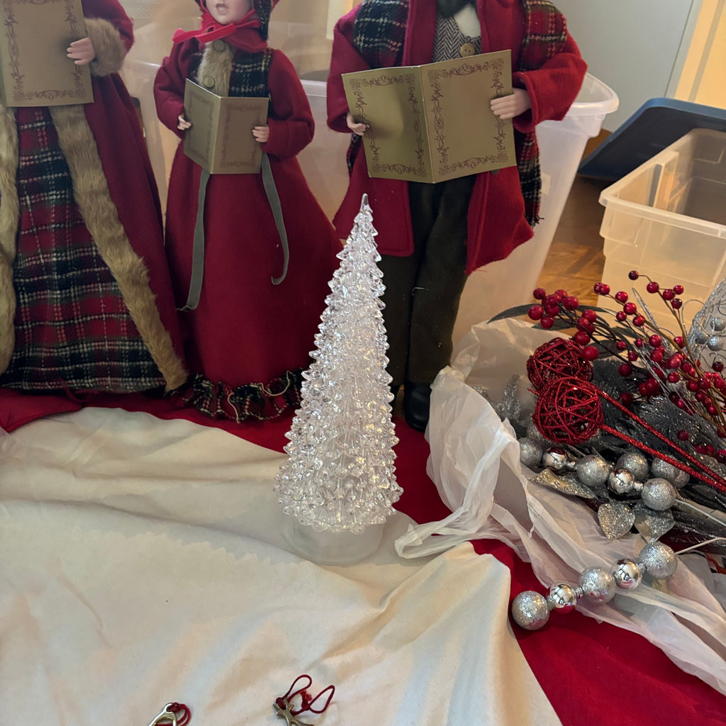 Y165 Christmas grouping (tree skirt and more)
