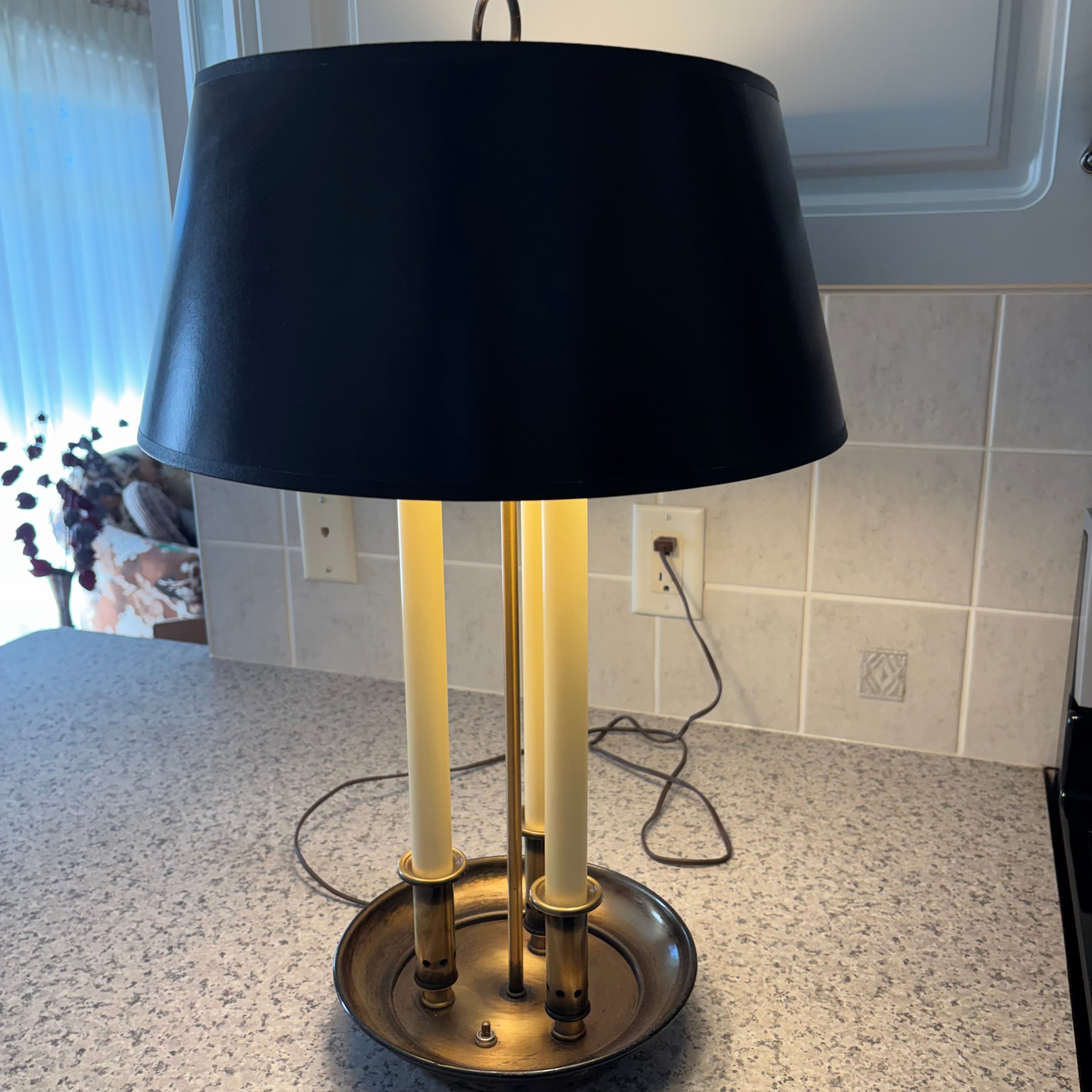 E897 32” tall vintage lamp grouping