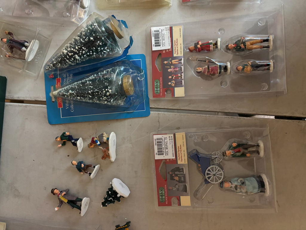 K500B Christmas grouping (villagers and more)