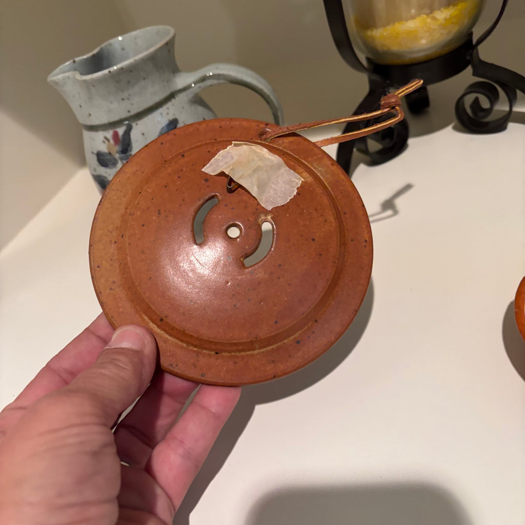 E865 Home decor grouping (earthenware and more)