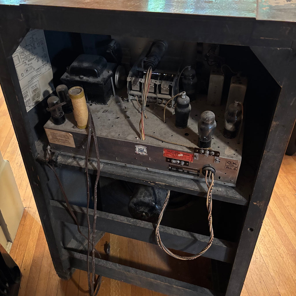 E116 As is antique tube radio (not working)