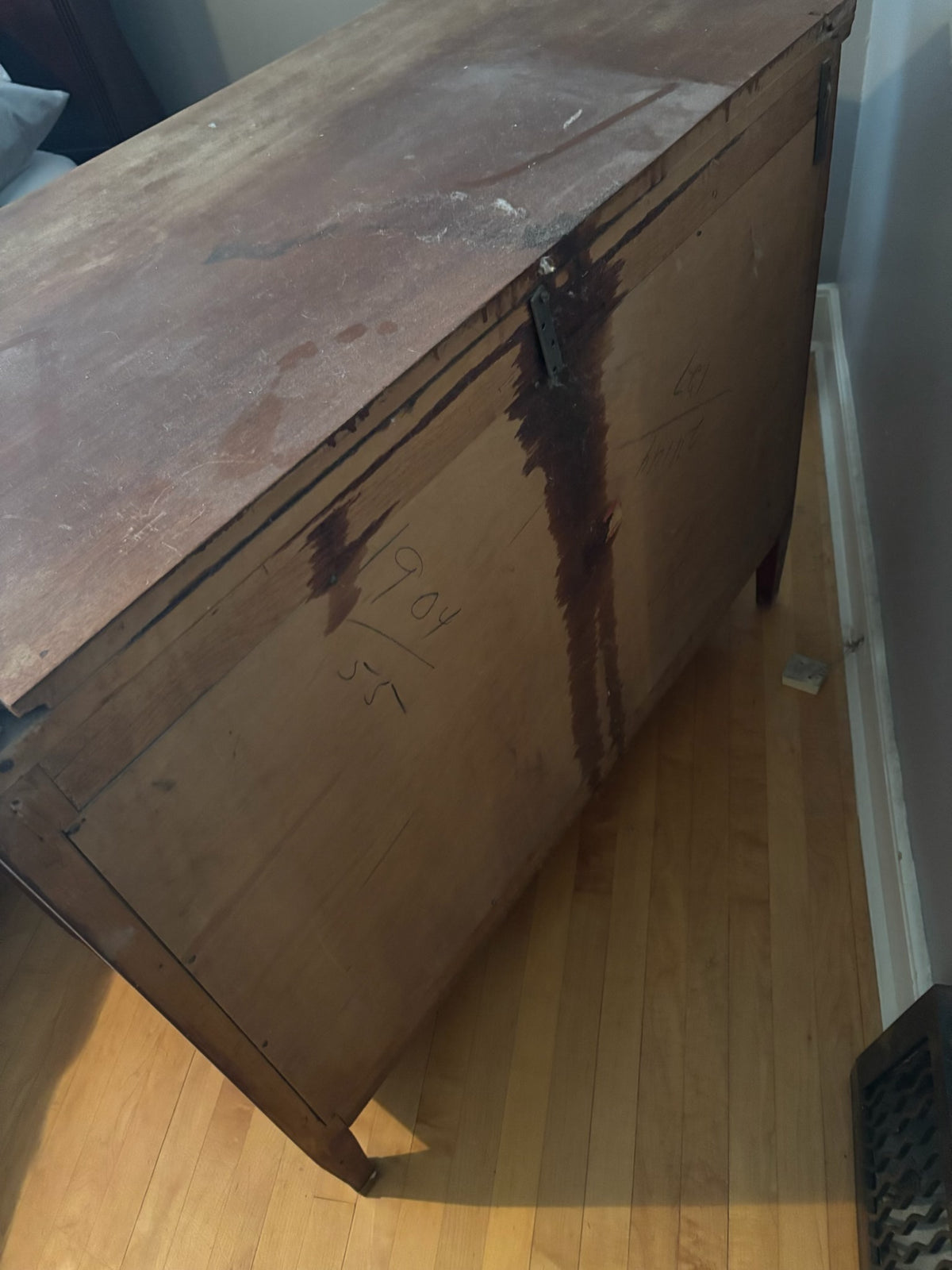 E328 Antique solid wood 4 drawer dresser (34" x 45" x 22")
