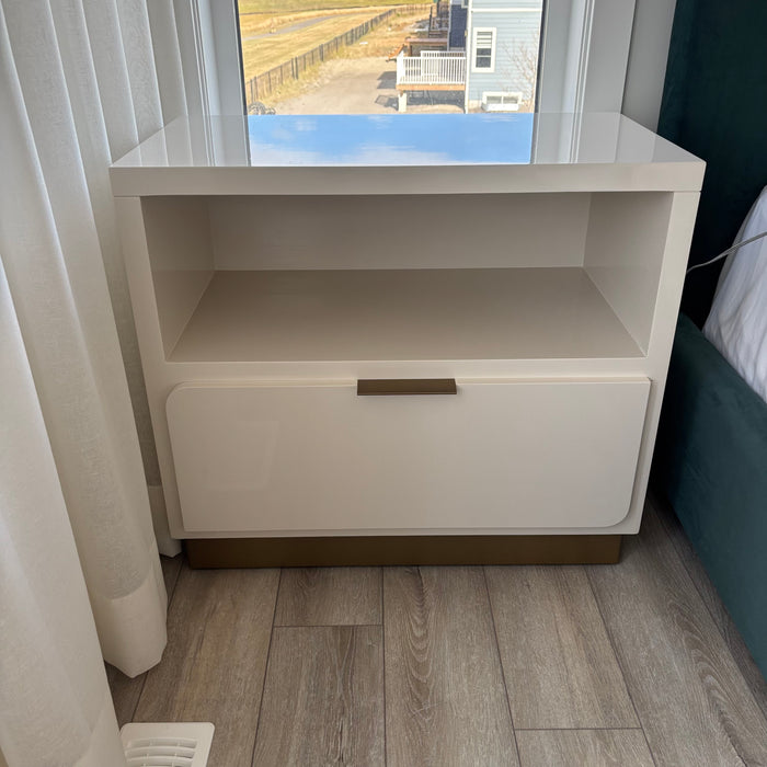 Sunpan Jenkins Nightstand in High Gloss Cream - G330