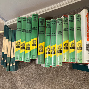 AGATHA CHRISTIE BOOKS GROUPING - P215