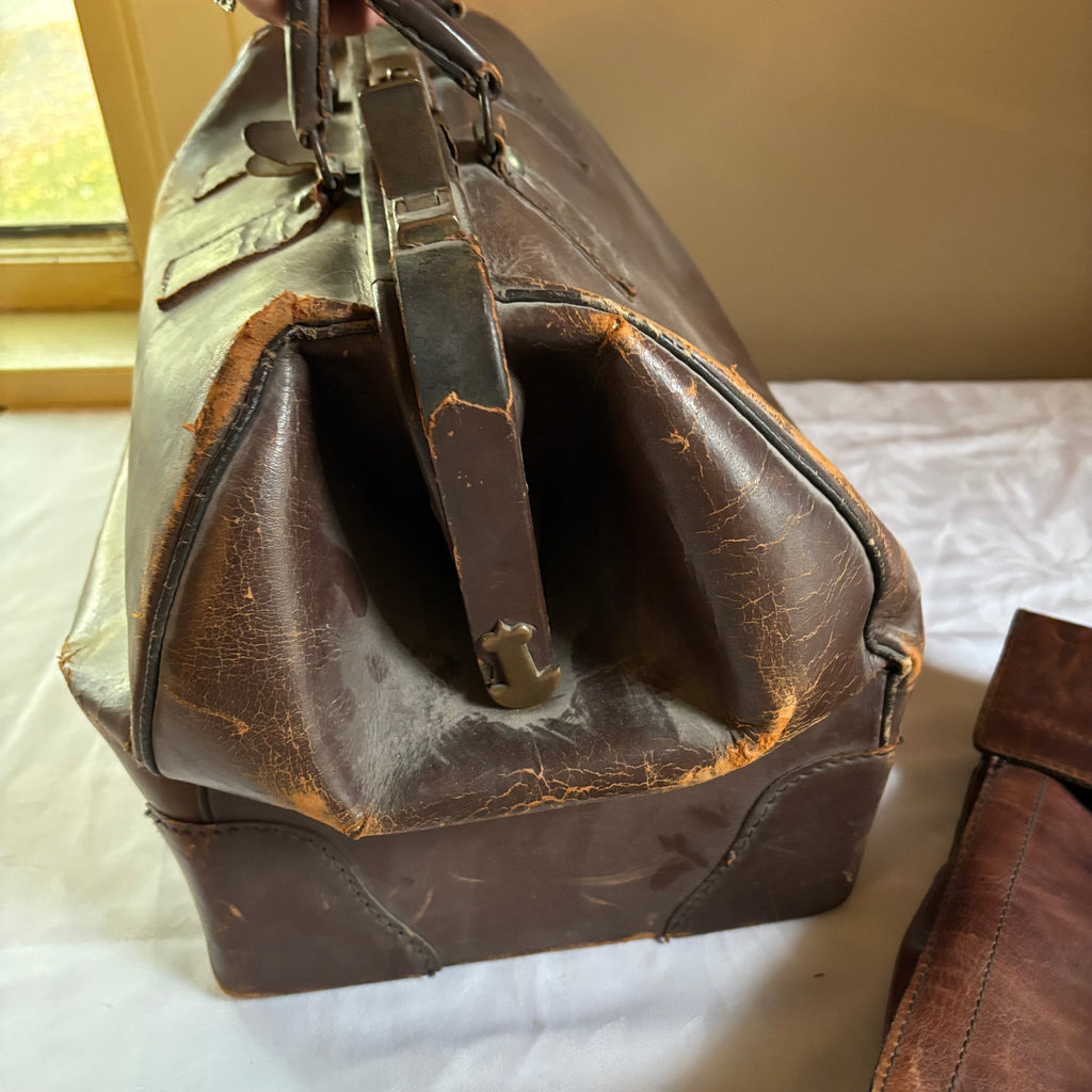 E121 Vintage leather bags grouping
